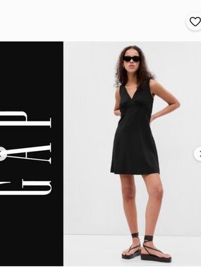 GAP Black V-Neck Sleeveless Mini Dress